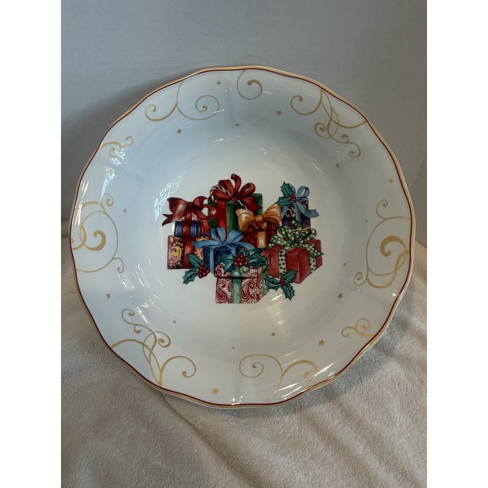 Williams Sonoma Serving Bowl W/A Festive Stack of Gifts In The Center EUC
